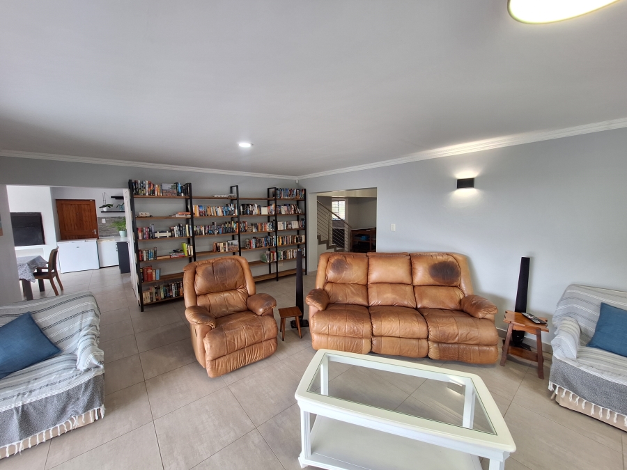 4 Bedroom Property for Sale in Wavecrest Eastern Cape